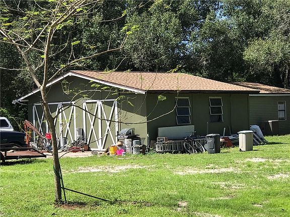 3rd image of 1403 Laurel Dr