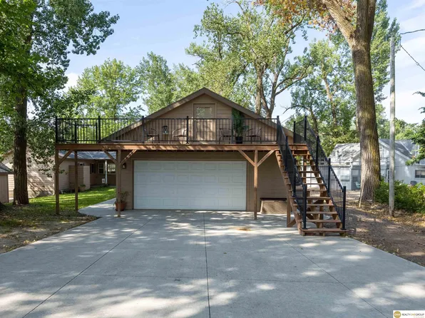 S 1032 Platte Shore Dr, Fremont, NE 68025