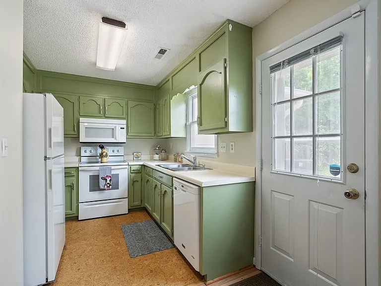 1712 Ward Ave NE #1 — Photo 12