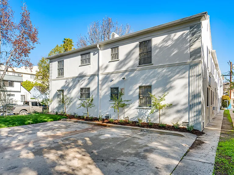 9222 Alden Dr #7 — Photo 15