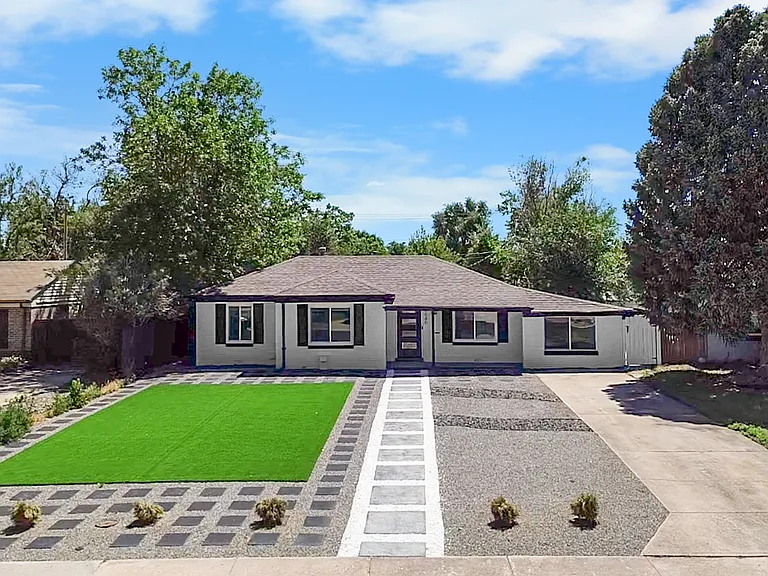 2640 Oneida St — Photo 2
