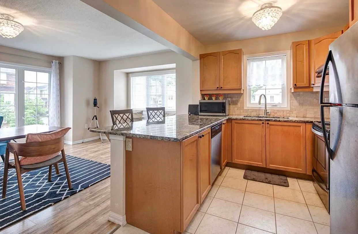 3 bed, 1918 sqft, $850 — Photo 2