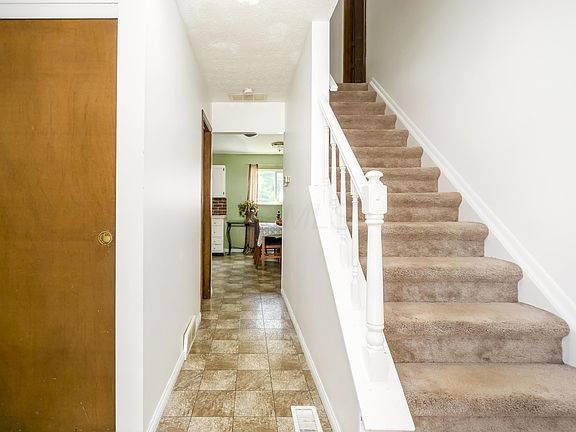 2nd image of 3928 Rhine Ln