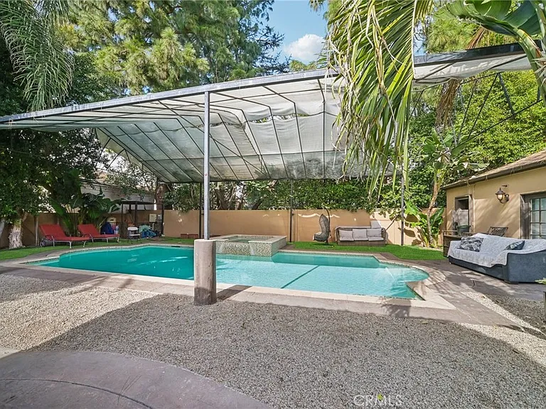 17401 Raymer St — Photo 30
