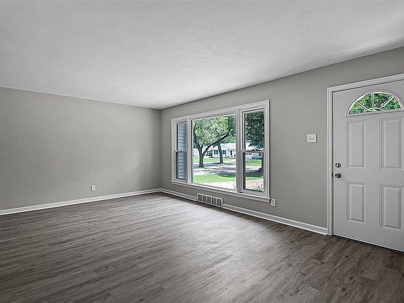 2nd image of 921 Frost Ave