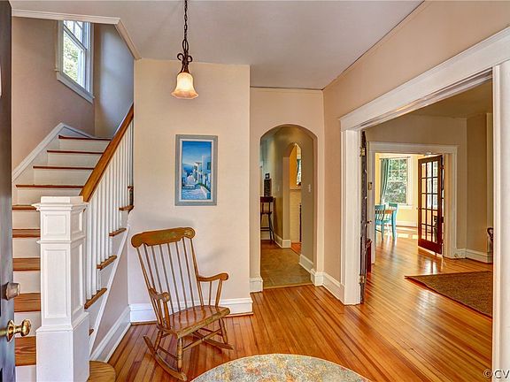 3rd image of 207 W 30th St