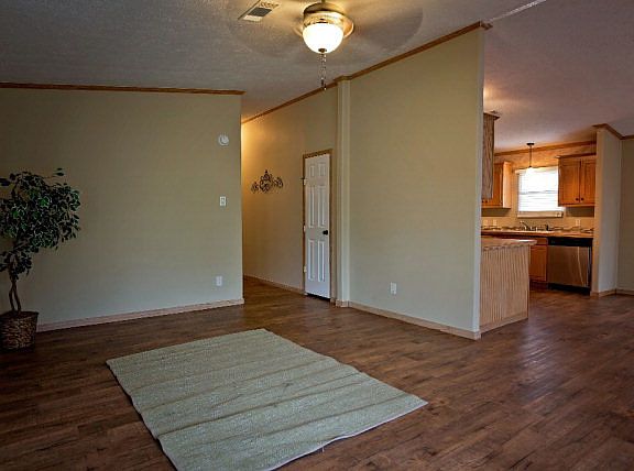2nd image of 903 E Mesquite Ln