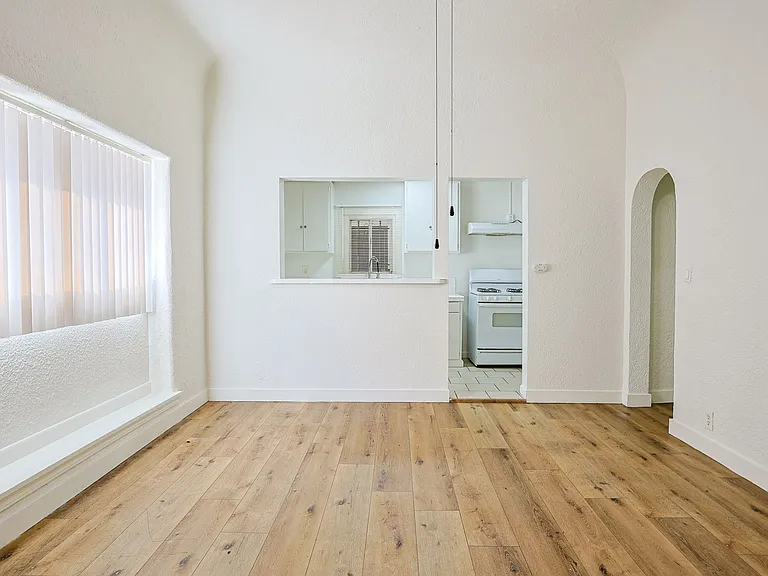 739 S Normandie Ave #107 — Photo 4
