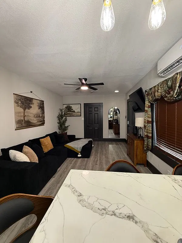 1 bed, 1.0 bath, 800 sqft, $1,650 — Photo 1