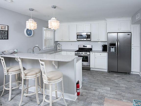 5th image of 109 N Washington Ave #A