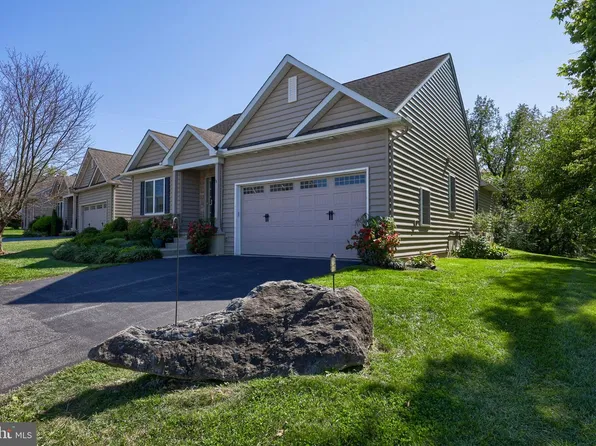 171 Waypoint Dr #229, Lancaster, PA 17603