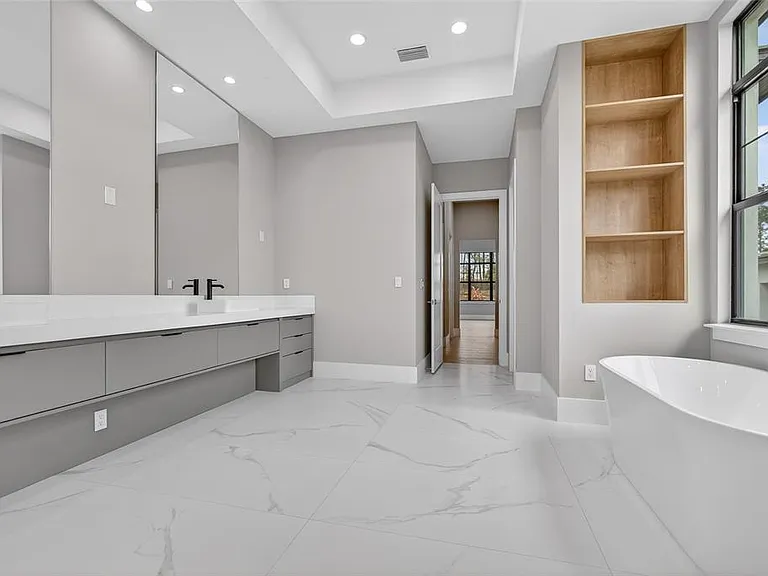 16130 Pendio Dr — Photo 38