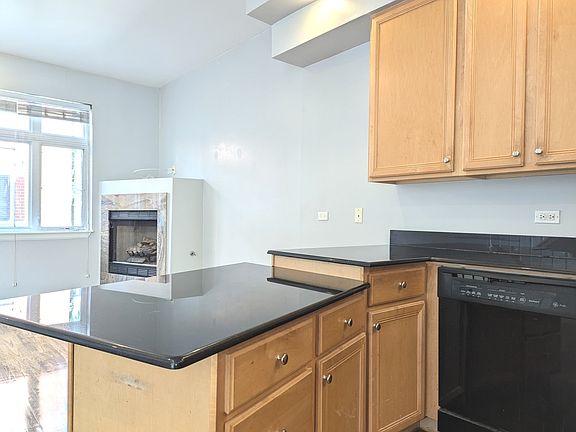 4th image of 2427 N Clybourn Ave #G