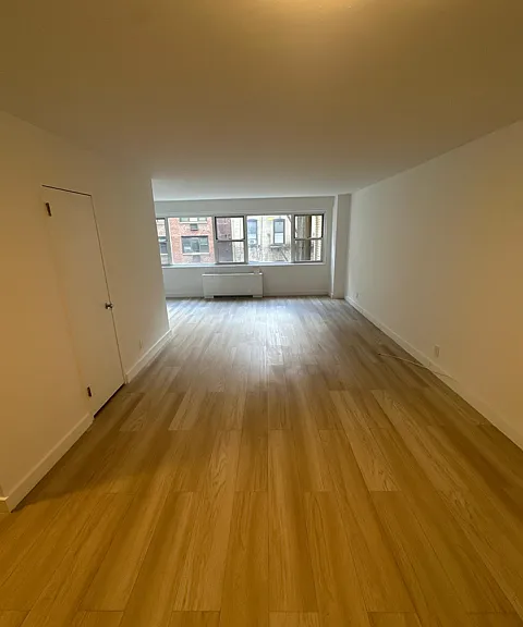 321 E 48th St #6J — Photo 4