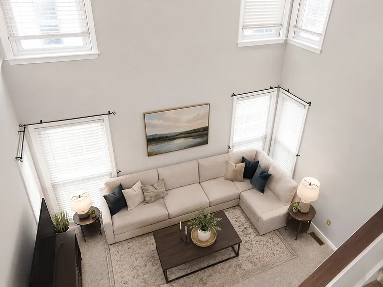 118 Henning Dr — Photo 2
