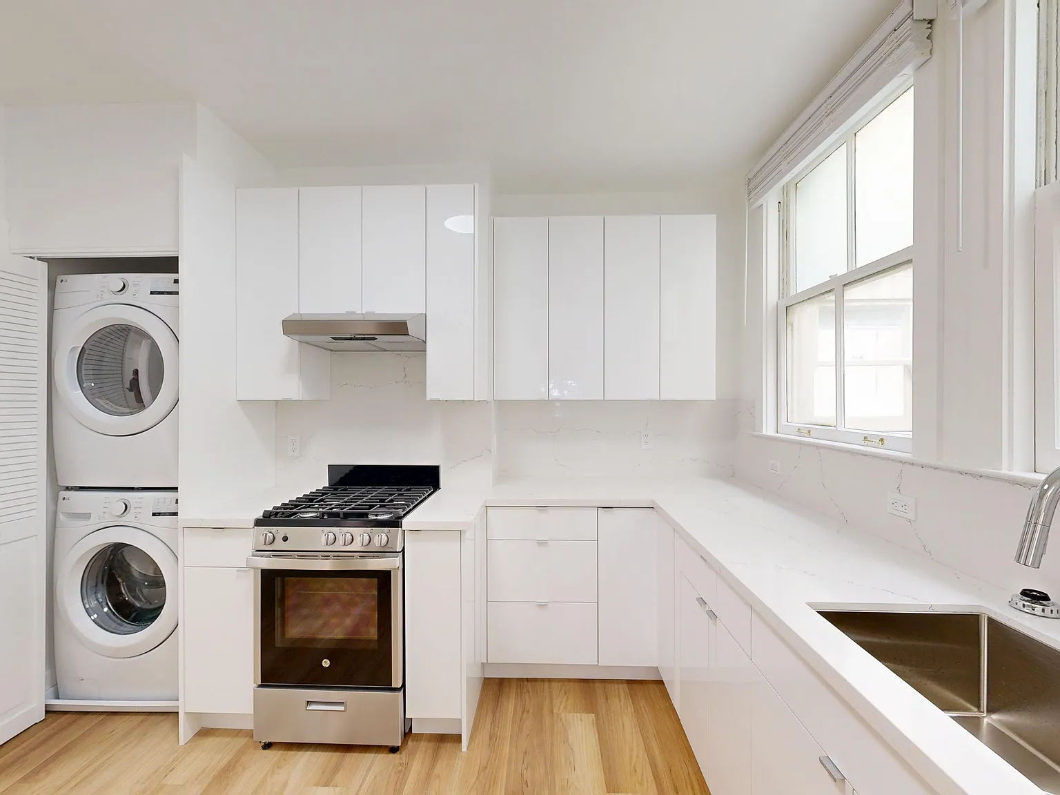 1077 Ashbury Street — Photo 4
