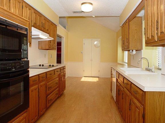 5th image of 2323 Silverthorne Dr