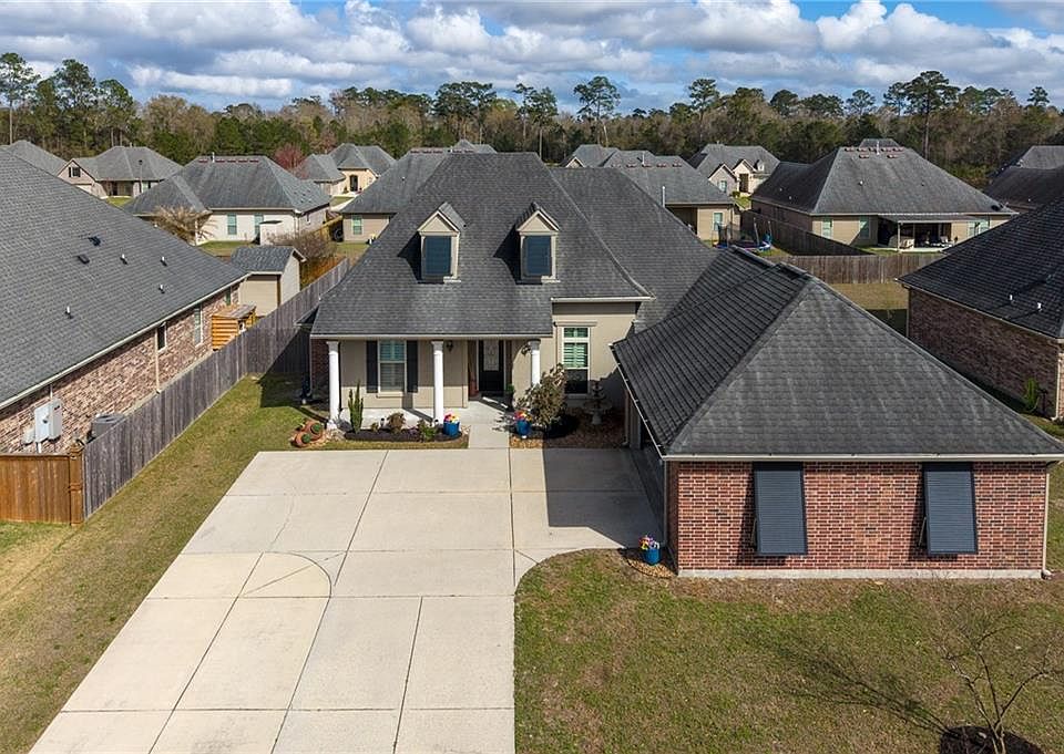 1st image of 135 Ashton Parc