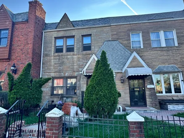 3006 90th St, East Elmhurst, NY 11369