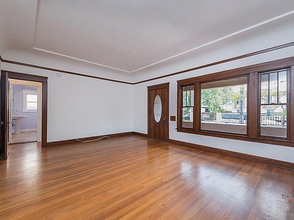 4th image of 4568 Marlborough Dr