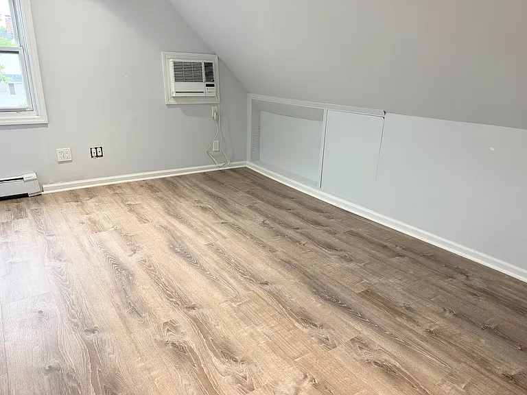 190 Meridian Rd — Photo 13