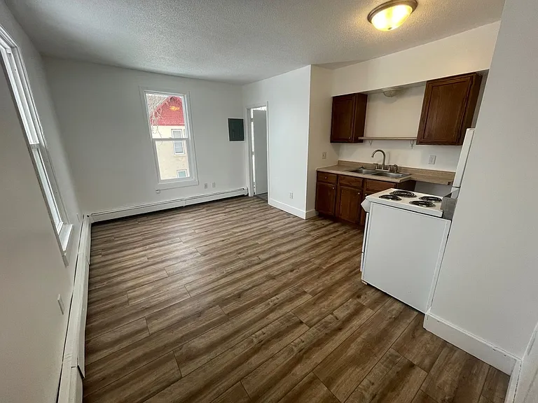 608 Norwood St — Photo 13