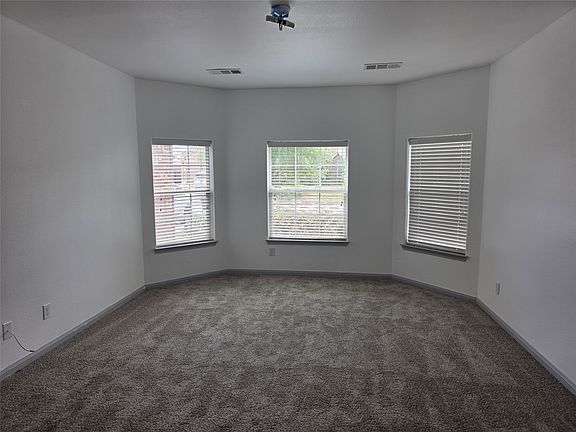 3rd image of 217 Lamont Rd