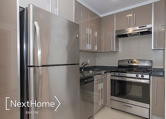 5th image of 4007 73rd St APT 5E