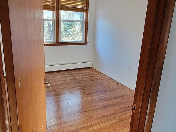 5th image of 204 Vineyard Ave APT B