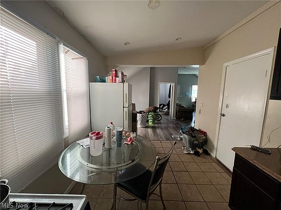 5th image of 9407 Benham Ave