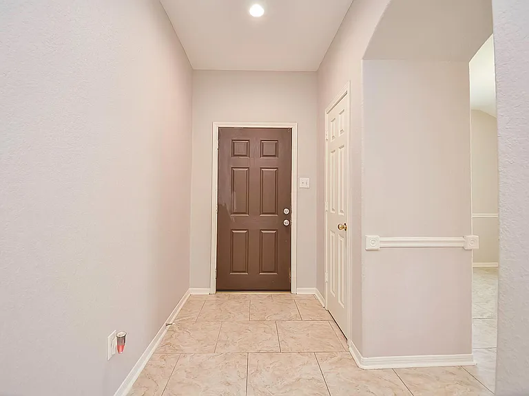 14618 Rochelle Ct — Photo 5