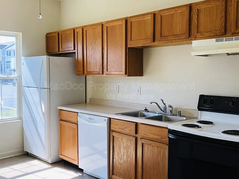 11009 Bevin Dr — Photo 3