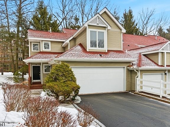 2nd image of 20 Heritage Ct