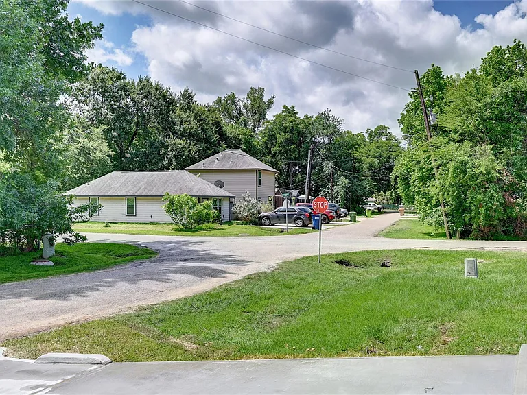 8695 Sassafras St — Photo 32