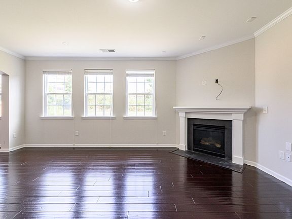 3rd image of 208 Holly Blossom Dr