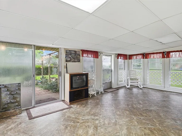 1335 Kathy Ave — Photo 38