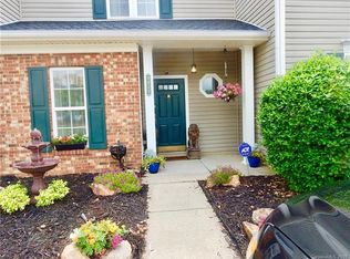 8820 Treyburn Dr, Charlotte, NC 28216