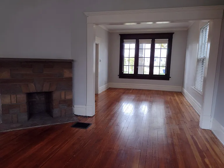1361 Hamlet St — Photo 4