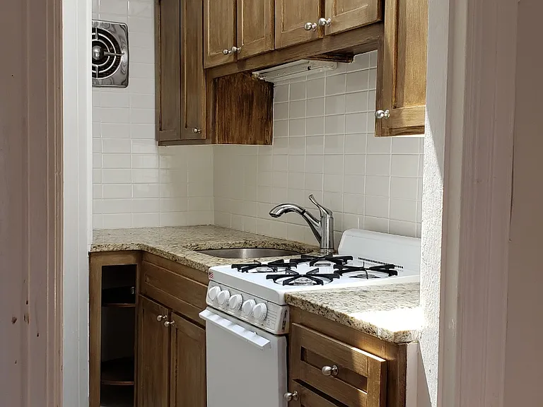 924 Beacon St #8 — Photo 14