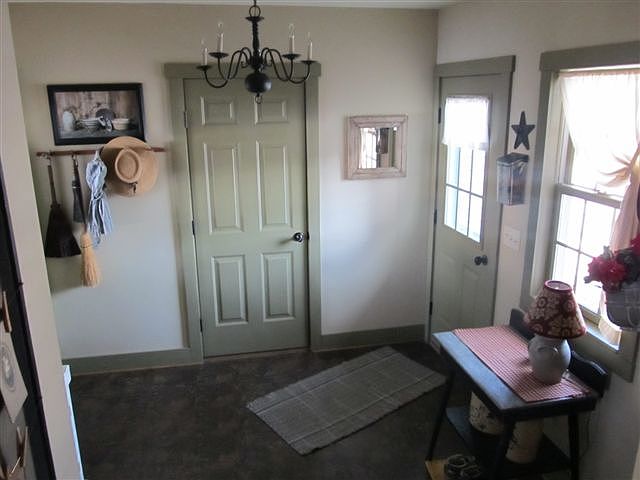 Back Entry/Foyer