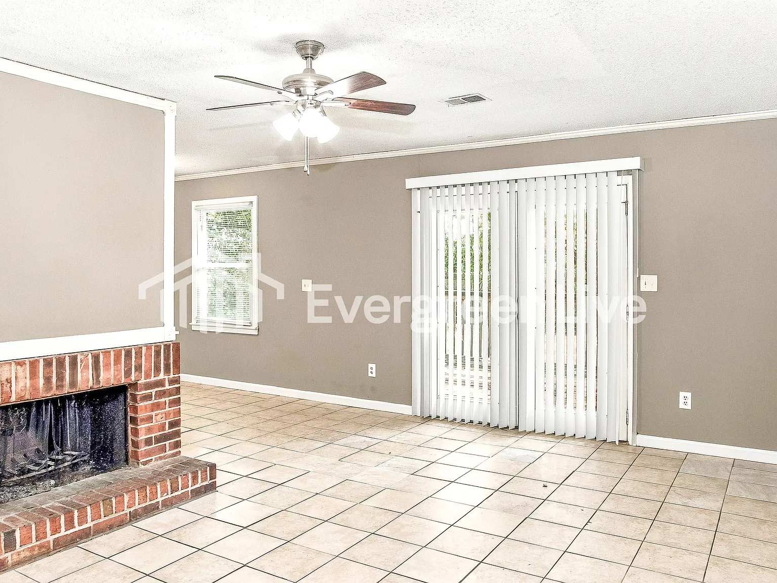 4 bed, 2.0 bath, 2194 sqft, $1,645 — Photo 3