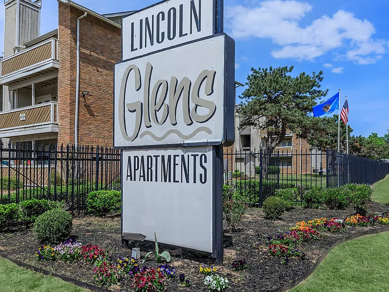 Lincoln Glens Apartments — Photo 21