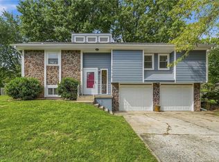 3502 NW Lake Dr, Lees Summit, MO 64064