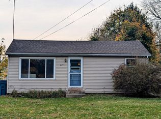 221 N Linden Ave, Fremont, MI 49412