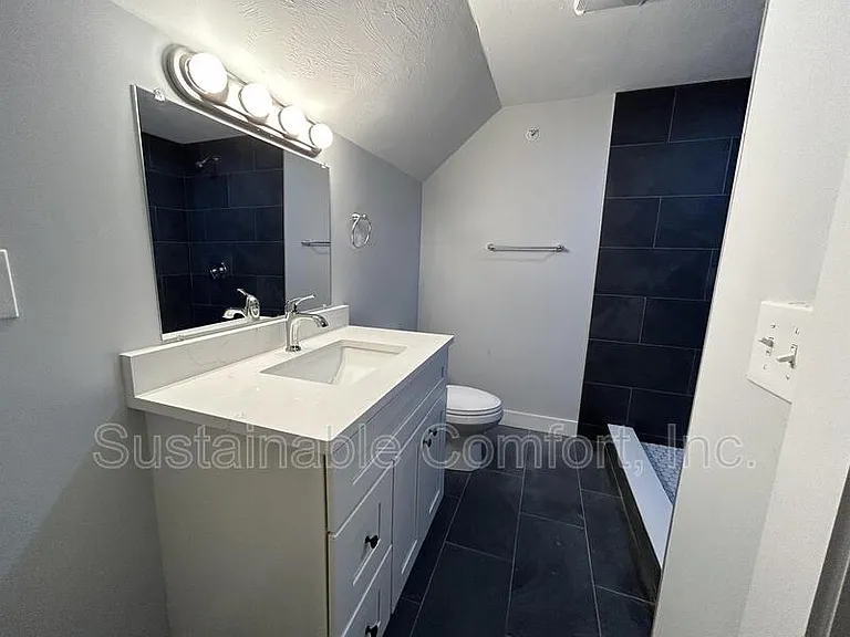 30 Roxbury St #3 — Photo 3