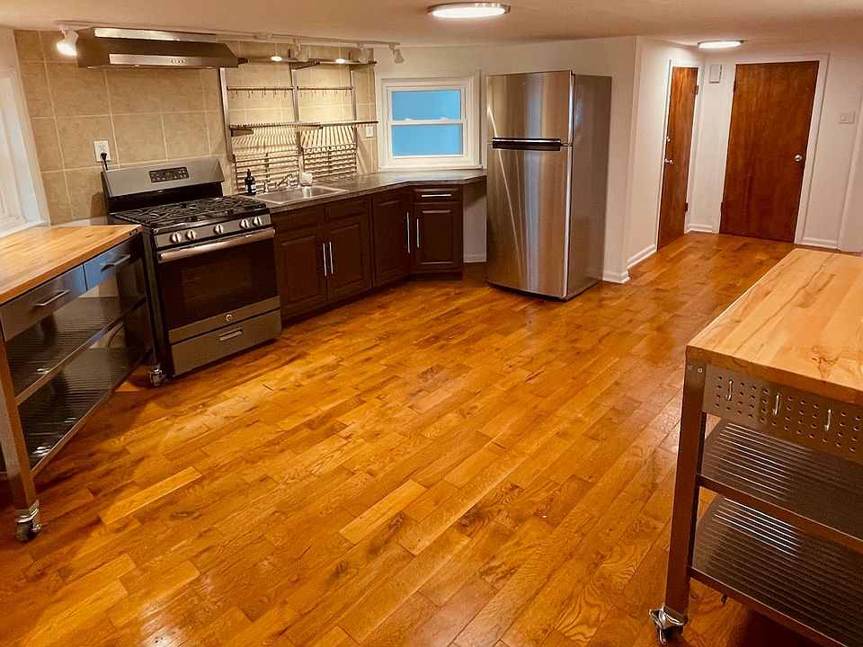 full kitchen