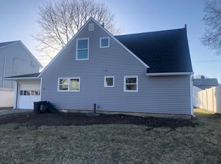 74 Bobolink Ln, Levittown, NY 11756