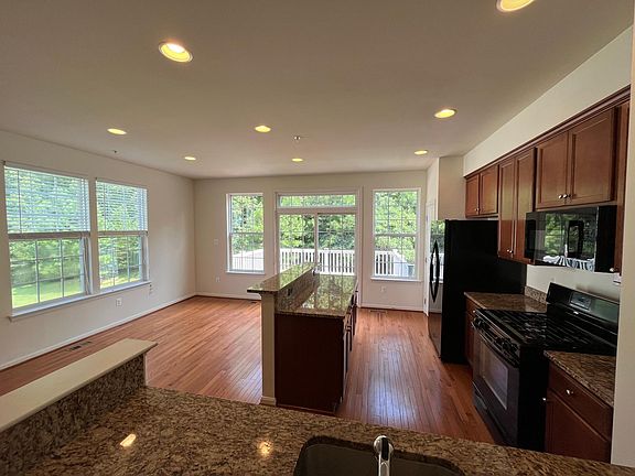3rd image of 44293 Beaver Creek Dr