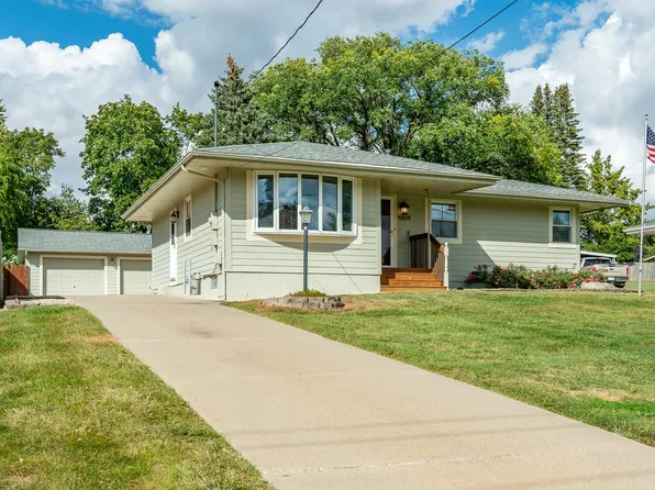 4804 Fairview Dr, Pleasant Hill, IA 50327