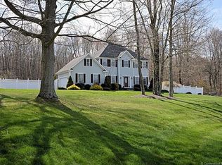 39 Sweetbriar Ct, Colchester, CT 06415